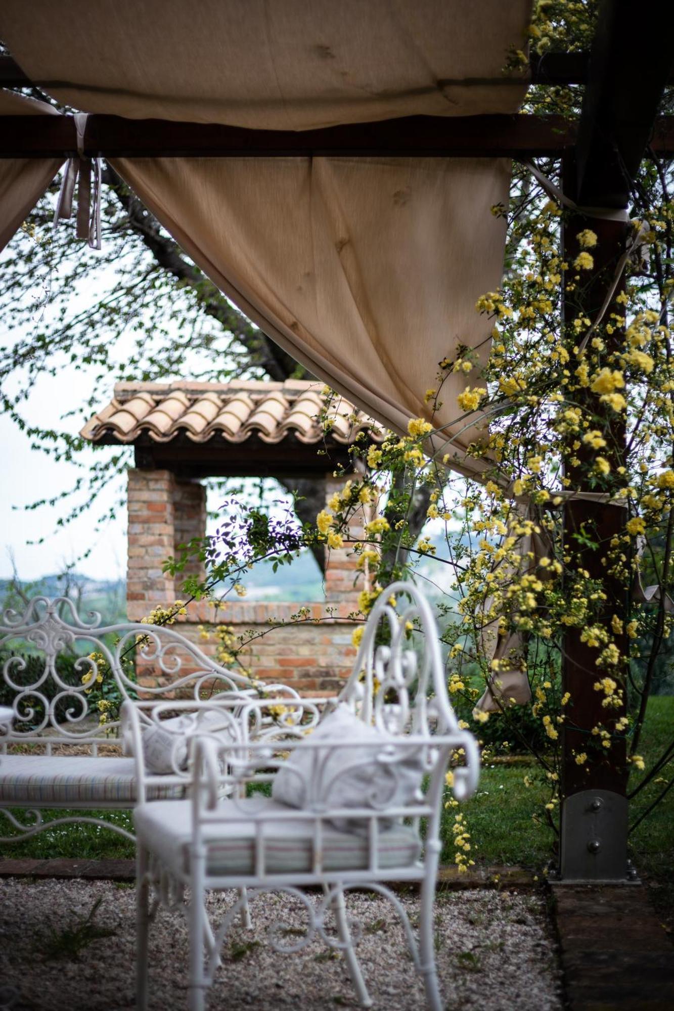 Ca' Le Cerque, Villa Surrounded By The Marche Nature Fossombrone Exterior photo